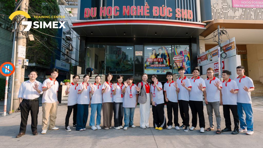 Học viên SHD Academy trải nghiệm thực tế Logistics tại cảng Cát Lái