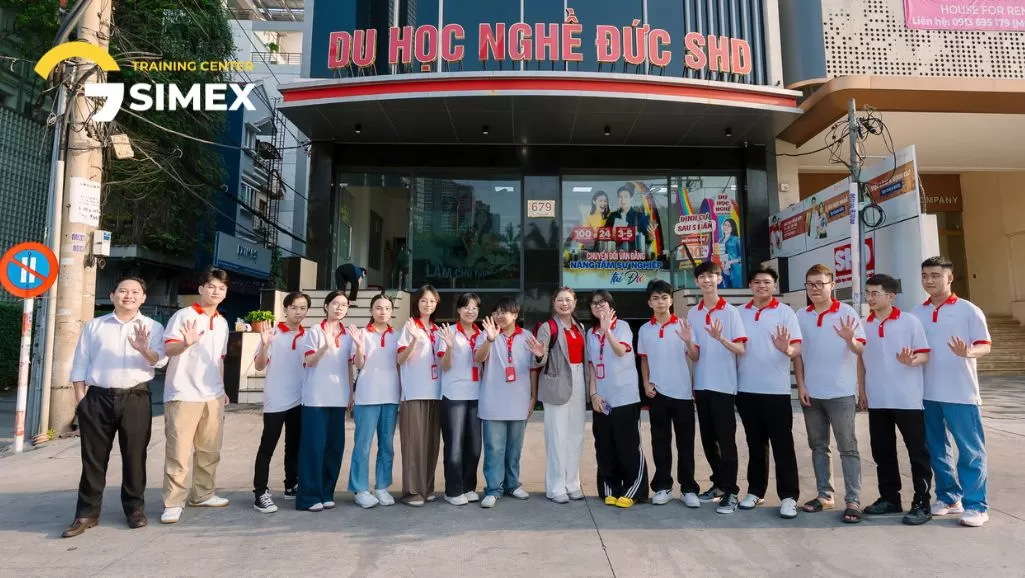Học viên SHD Academy trải nghiệm thực tế Logistics tại cảng Cát Lái