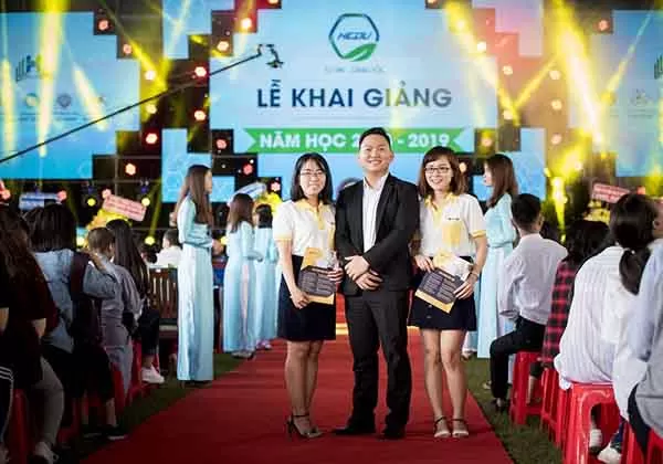 Ông Lê Sài Gòn - Giám đốc SIMEX dự lễ khai giảng tại trường ĐH VĂN HIẾN