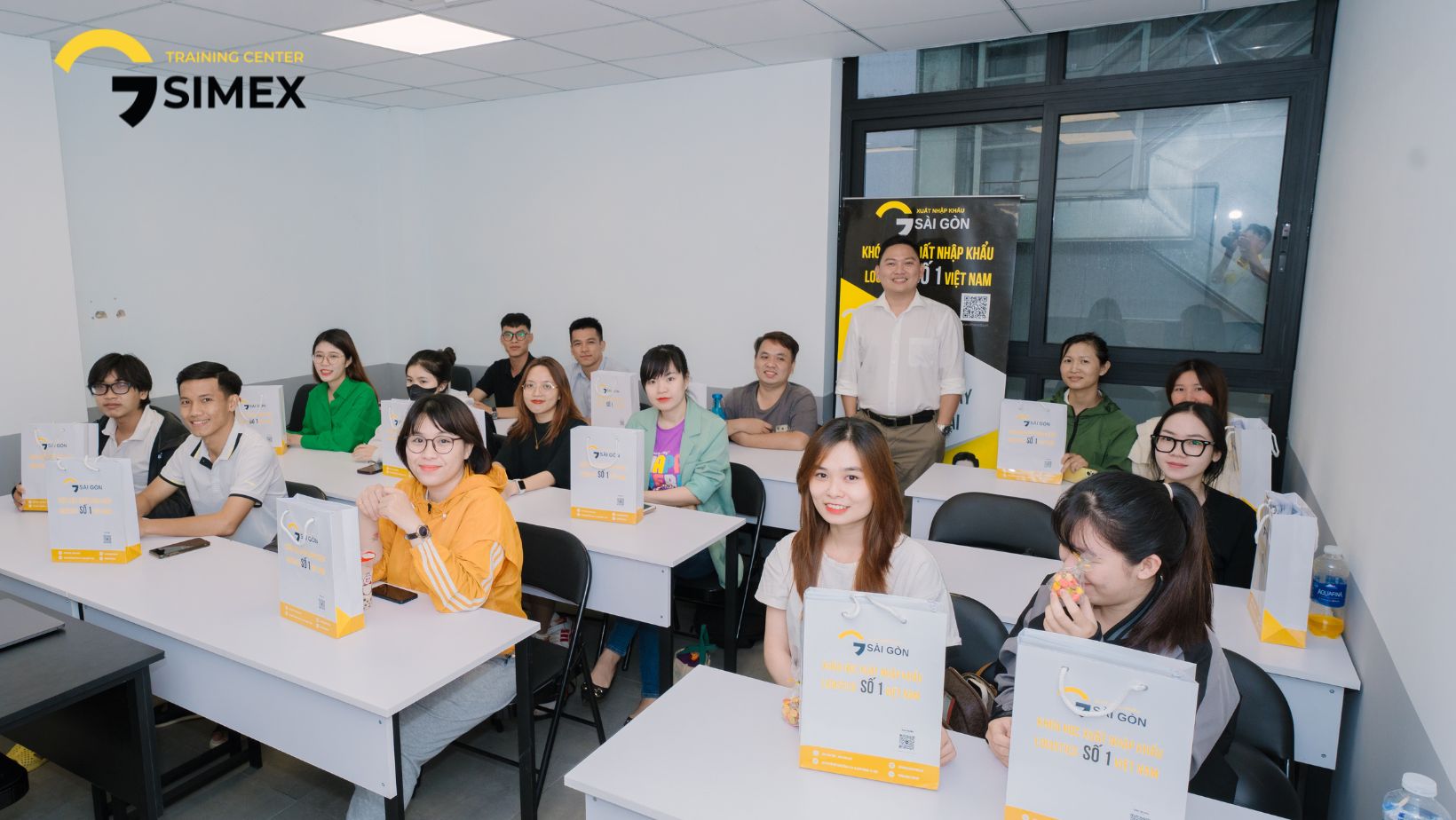 <br />
<b>Warning</b>:  Undefined property: stdClass::$display_name in <b>/home/simex.edu.vn/public_html/sources/khoa-hoc-doanh-nghiep.php</b> on line <b>345</b><br />
