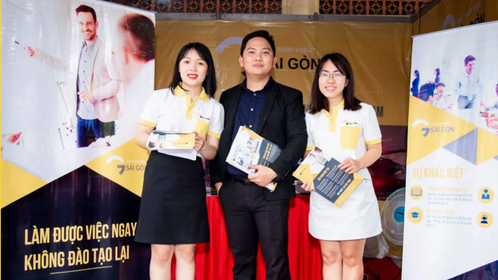 SIMEX attended the job fair at the College of Foreign Economics