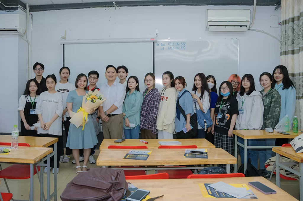 WORKSHOP - Career guidance in International Business for VAN HIEN University students